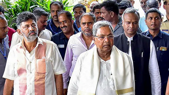 PFL News - कर्नाटक में कैबिनेट का विस्तार; CM के पास वित्त-इंटेलिजेंस, डीके को मिले बेंगलुरु डेवलपमेंट और इरिगेशन, खड़गे के बेटे को मिला ग्रामीण विकास का जिम्मा PFL News - कर्नाटक में कैबिनेट का विस्तार; CM के पास वित्त-इंटेलिजेंस, डीके को मिले बेंगलुरु डेवलपमेंट और इरिगेशन, खड़गे के बेटे को मिला ग्रामीण विकास का जिम्मा
